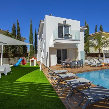 Tsokkos Family Villa - Pool Garden Walk To Beach Protaras Exterior photo