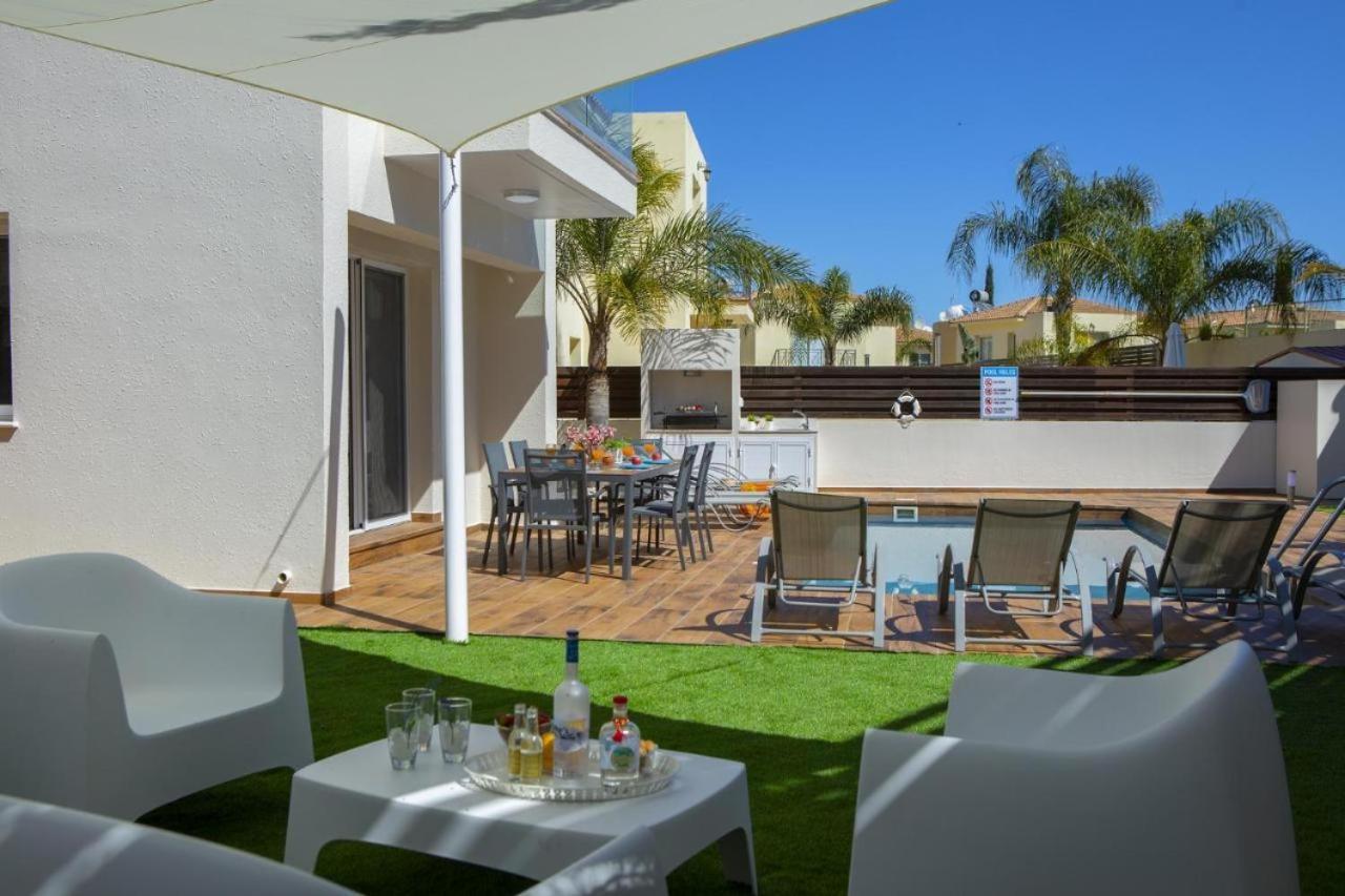Tsokkos Family Villa - Pool Garden Walk To Beach Protaras Exterior photo