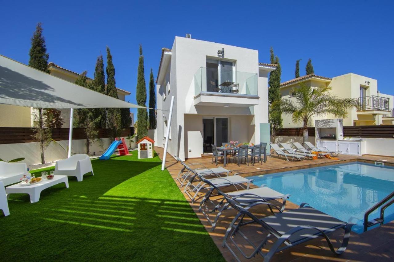 Tsokkos Family Villa - Pool Garden Walk To Beach Protaras Exterior photo